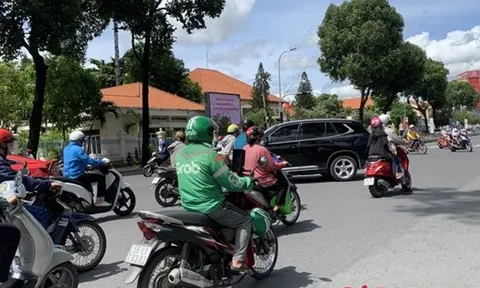 Nhiều khách hàng tuyên bố từ bỏ thương hiệu Grab vì tăng ‘phụ thu phí nắng nóng’