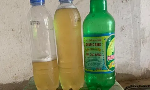 Bia Cao Bằng, nhãn mác ghi 1 lít nhưng thể tích thực chỉ khoảng 800ml