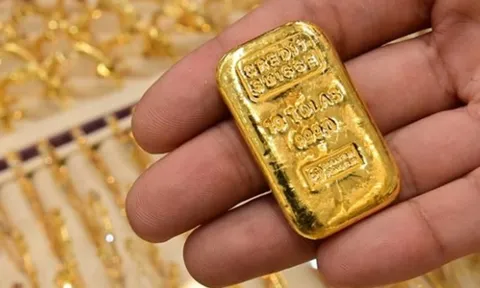 Giá vàng thế giới giảm, trong nước đi ngang