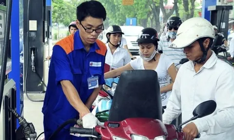 Giá xăng RON 95 giảm 120 đồng/lít