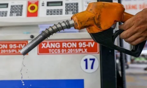 Giá xăng trong nước có thể giảm 3.000 đồng/lít vào ngày mai
