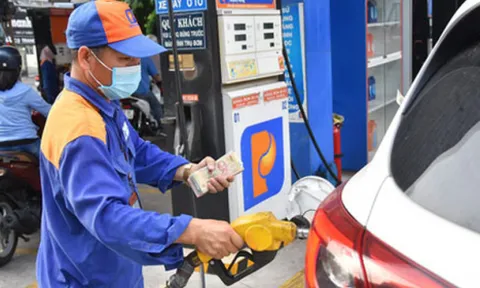 Giá xăng giảm đến 3.600 đồng/lít