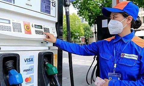 Giá xăng trong nước có thể tăng mạnh chiều nay