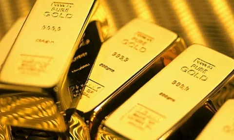 Giá vàng thế giới tăng dựng đứng, trong nước giảm mạnh