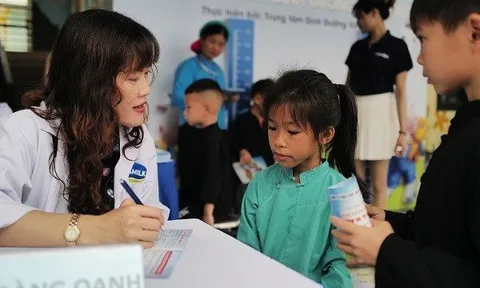 Theo chân quỹ sữa trên những hành trình “trao sữa, gửi niềm vui”