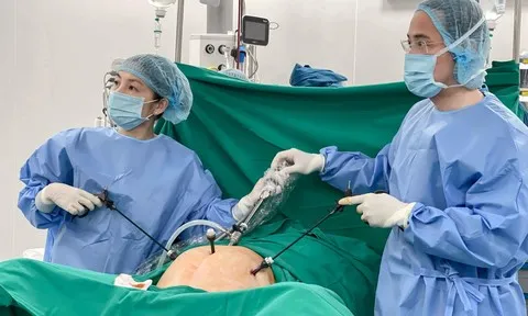 Vinmec Cần Thơ phẫu thuật nội soi thành công khối u tử cung lớn phức tạp