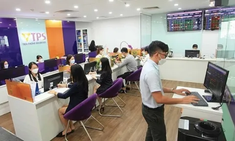 Chứng khoán Tiên Phong lần đầu báo lỗ, CEO nộp đơn từ nhiệm