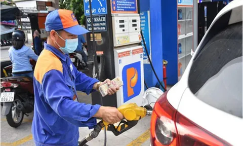 Giá xăng tăng mạnh lần 3 liên tiếp, đến ngày điều chỉnh vượt 25.000 đồng/lít