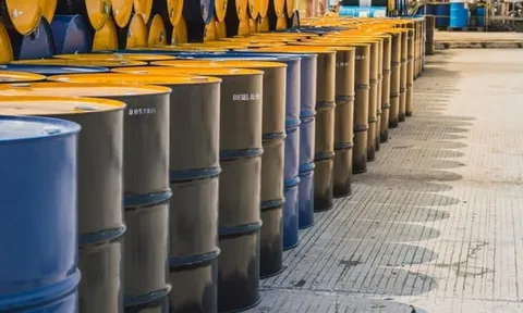 Giá dầu thế giới giảm mạnh do lo ngại OPEC+ sẽ tăng sản lượng