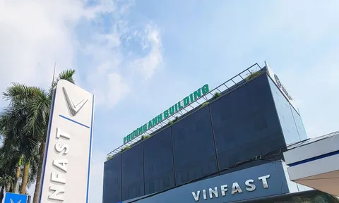 Cận cảnh showroom 8.000m2 lớn nhất Việt Nam của VinFast