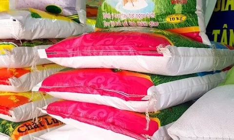 Giá gạo tăng dần: Áp lực cho cả người mua, người bán