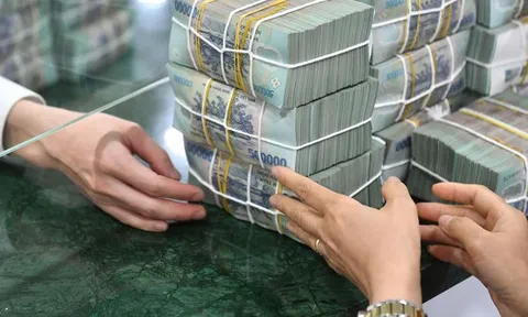 Soi thu nhập sếp lớn các công ty địa ốc mùa bão: Lãi ít, lỗ nhiều, lương vẫn cao chót vót