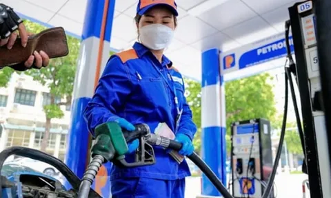 Giá xăng, dầu được dự báo giảm mạnh vào ngày mai