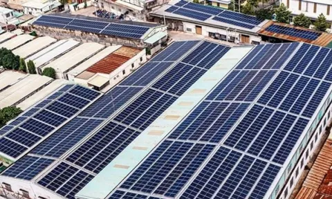 Hộ kinh doanh sản xuất điện mặt trời mái nhà nộp thuế như thế nào?