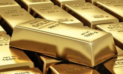 Giá vàng thế giới giảm nhẹ, SJC bất ngờ tăng mạnh