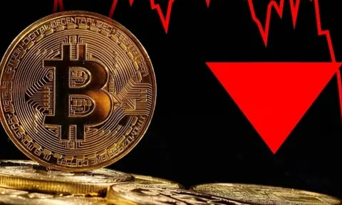 Bitcoin bất ngờ lao dốc sau khi phá đỉnh lịch sử