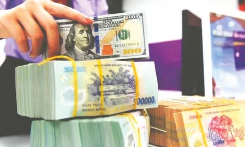 Giá USD ngân hàng giảm nhanh, 'bốc hơi' hơn 100 đồng