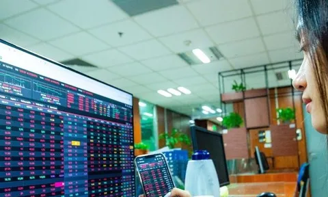 Lăng kính chứng khoán 22/8: Nhiều khả năng còn áp lực điều chỉnh