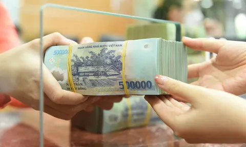 Lãi suất tiền gửi trung và dài hạn giảm mạnh so với đầu năm