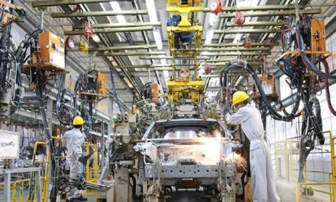 Từ 1/9, giảm 50% mức thu lệ phí trước bạ với ôtô sản xuất, lắp ráp trong nước