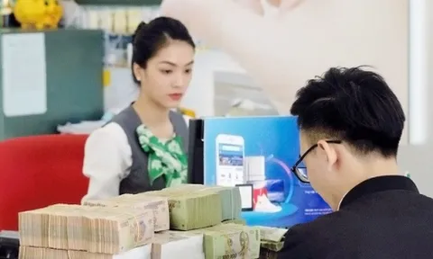 Gửi tiết kiệm ngân hàng kỳ hạn 12 tháng cao nhất chỉ còn 6,8%/năm