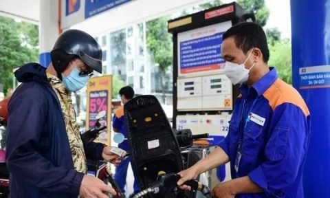Giá xăng, dầu giảm lần thứ 3 liên tiếp