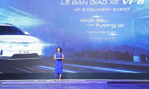 VinFast bàn giao 100 ô tô điện VF8 đầu tiên, chuẩn bị xuất khẩu ra thế giới