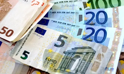 Đồng euro vẫn có nguy cơ mất giá dù EU nâng lãi suất mạnh