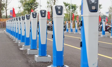 Có gì bên trong trạm sạc V-Green lớn nhất cả nước?