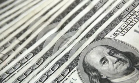 Giá USD xuống thấp nhất 4 năm so với euro