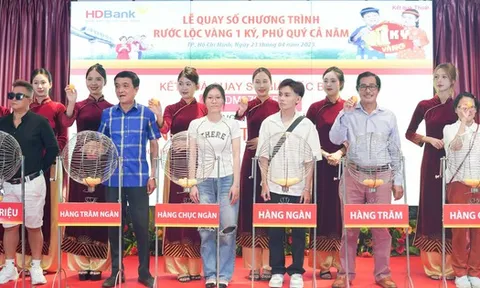 Trước thềm đại lễ 30/4, HDBank tìm ra chủ nhân 1 ký vàng SJC và 16 khách hàng trúng thưởng