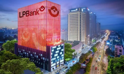 LPBank tính vụ lớn: Sẵn tiền gần 10.000 tỷ mua tối đa 5% vốn FPT