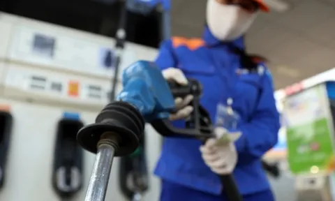 Đề xuất giảm tối đa 50% thuế tiêu thụ đặc biệt và thuế GTGT đối với xăng, dầu