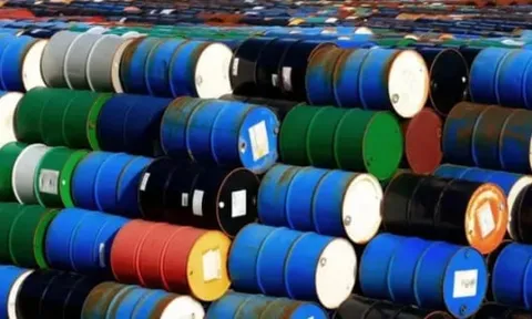 Giá dầu thế giới tăng mạnh trên 2%
