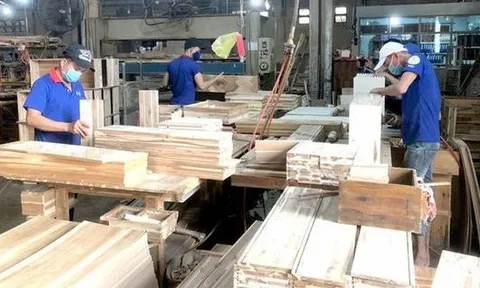 Thị trường rộng mở, Gỗ Thuận An vẫn đi kinh doanh đi lùi