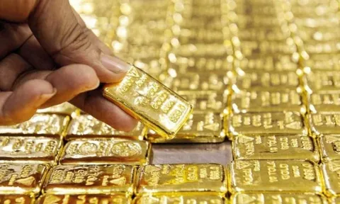 Giá vàng thế giới giảm nhẹ, trong nước neo cao