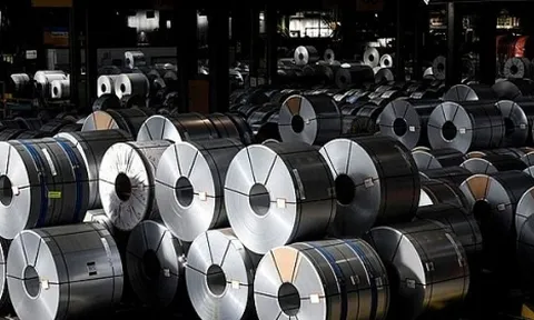 Giá thép trong nước thấp hơn 10% so với đầu năm