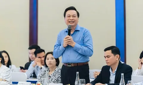 Vì sao nhiều doanh nghiệp vận tải sẵn sàng đền cọc mua xe xăng, sớm chuyển đổi sang xe điện?