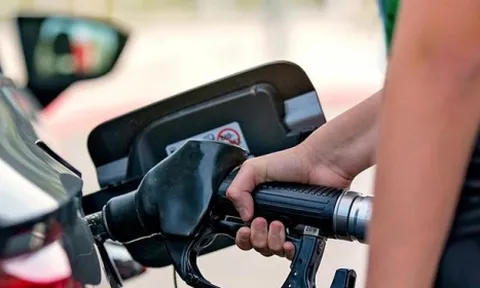 Giá xăng có thể tăng mạnh trong kỳ điều chỉnh ngày mai