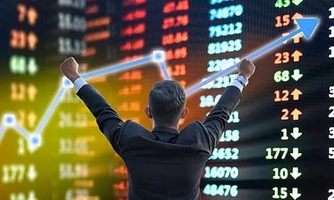 Cổ phiếu thép, dầu khí lội ngược dòng, VN-Index tăng gần 9 điểm