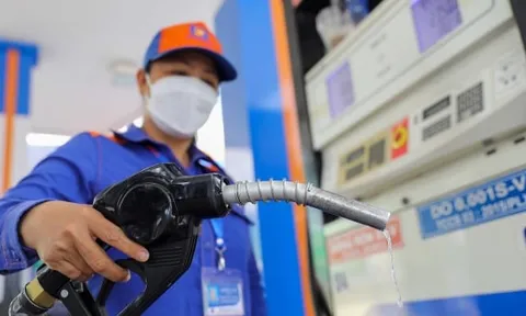 Đề xuất tiếp tục giảm 50% thuế bảo vệ môi trường với xăng dầu hết năm 2024