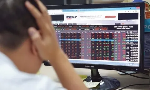 Nhà đầu tư bán tháo, VN-Index giảm hơn 18 điểm