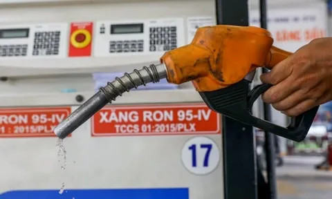 Lùi điều hành giá xăng dầu trong nước sang ngày 23/10