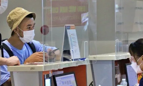 Giá vé máy bay tăng cao, giá vé tàu hỏa "leo thang" Tết Quý Mão 2023