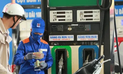 Giá xăng dầu hôm nay 27/10: Giá nhiên liệu lao dốc, xăng dầu cùng giảm