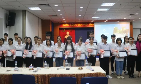 Quỹ học bổng Thắp sáng Niềm tin trao tặng 90 suất học bổng cho tân sinh viên xuất sắc năm 2022