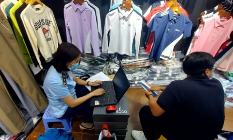 Truy quét lượng lớn hàng giả, hàng nhái tại ‘thiên đường mua sắm’ Saigon Square