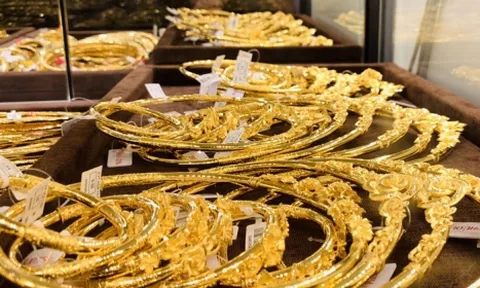 Giá vàng thế giới bật tăng mạnh