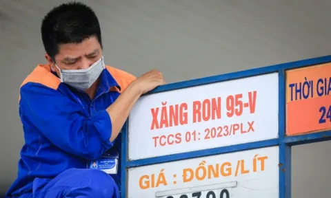 Giá xăng, dầu tăng mạnh, RON 95 lên sát 21.000 đồng/lít