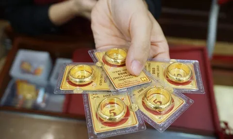 Giá vàng tăng trở lại, nhiều người 'tiếc hùi hụi' vì trót bán tháo